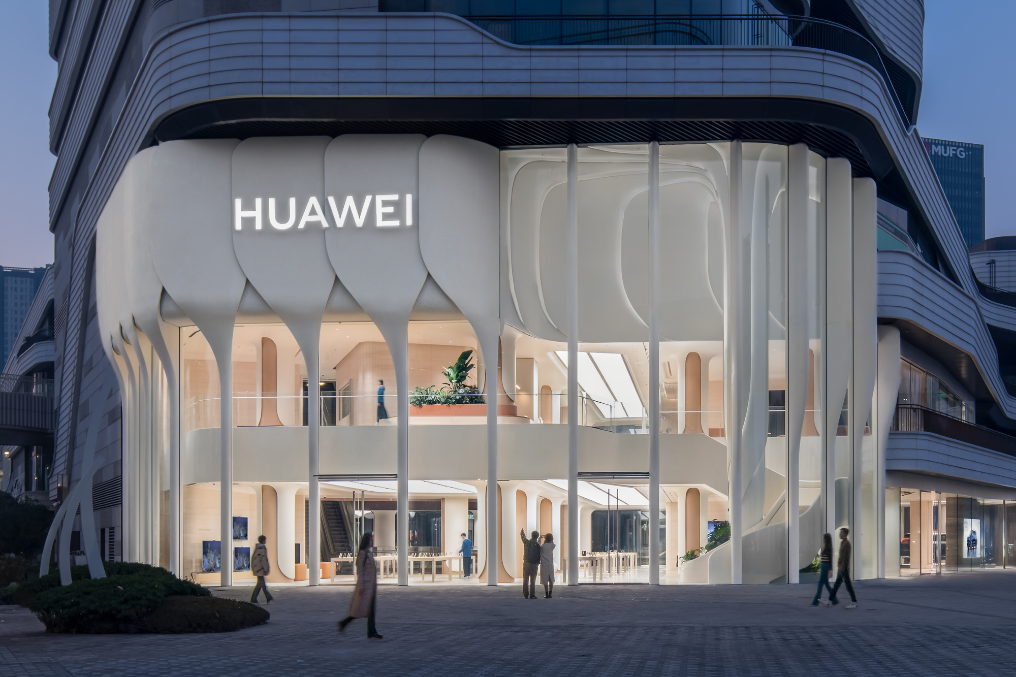 PRESS RELEASE | Taking the customer experience to new heights: UNStudio completes new Flagship Store for Huawei in Shanghai 