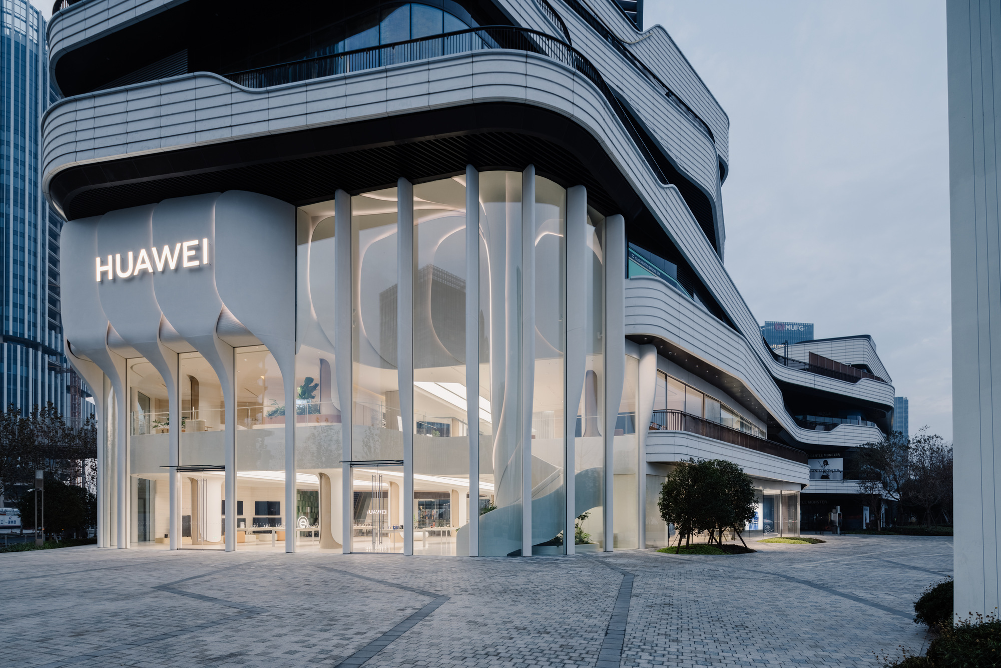 UNStudio Completes New Flagship Store for Huawei in Shanghai